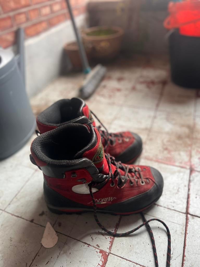 Andrew Cervino Level 3 zaagschoenen – maat 44 – CE 0498, Zakelijke goederen, Overige Zakelijke goederen, Ophalen
