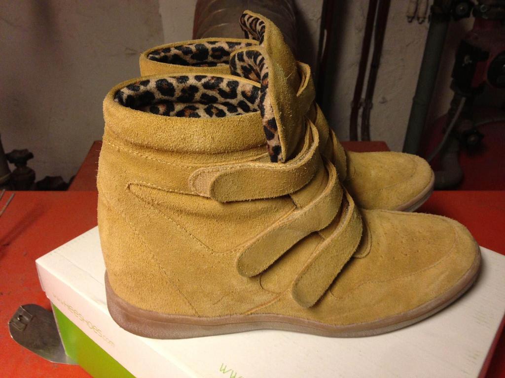 Hee!, Lederen schoenen, maat 41, Kleding | Dames, Beige, Ophalen of Verzenden, Zo goed als nieuw, Sneakers