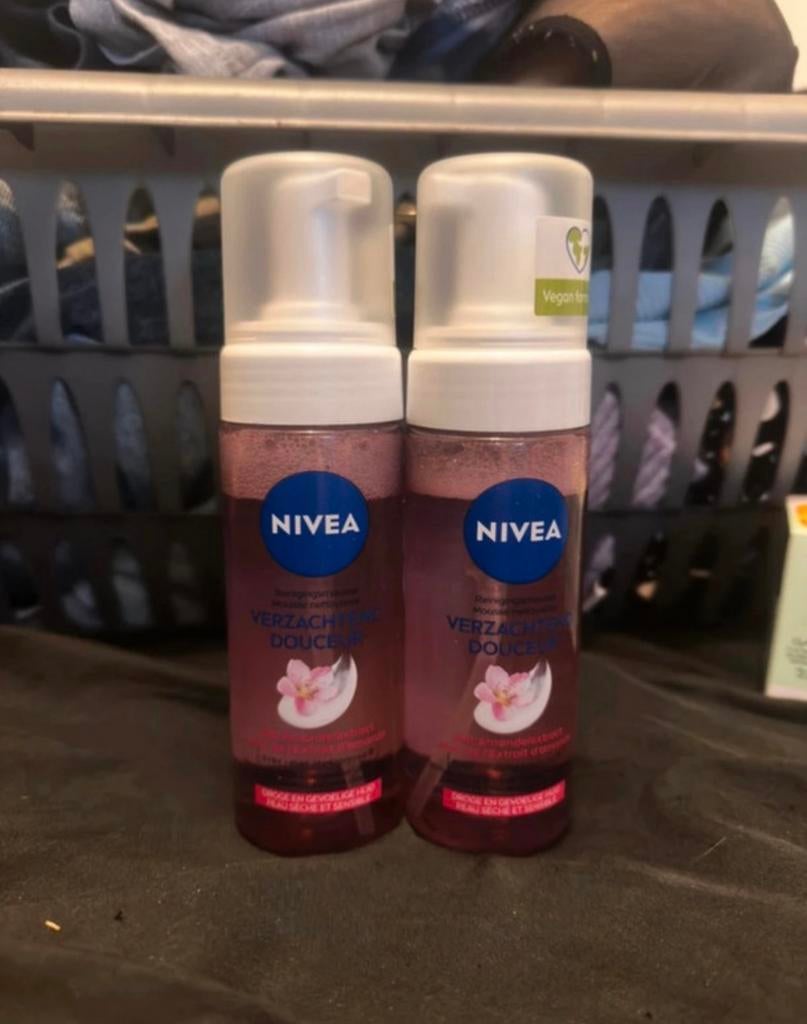 Reinigingsmousse gezicht nivea 2 stuks, Bijoux, Sacs & Beauté, Enlèvement, Neuf, Tout le visage, Nettoyage