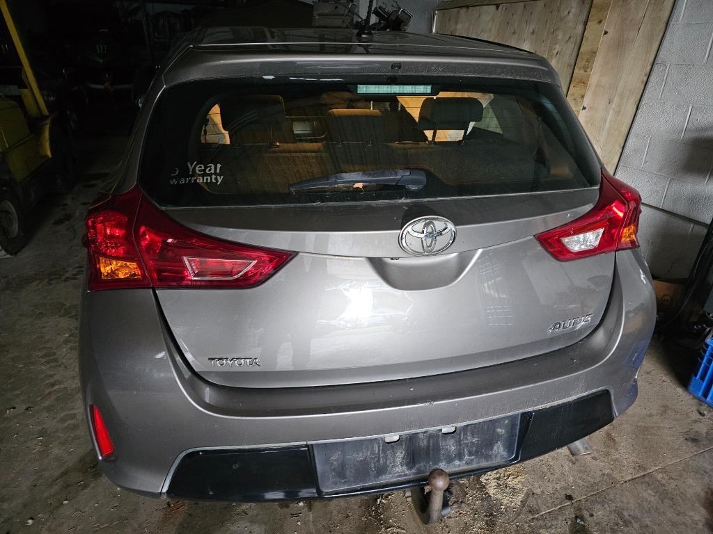 NOUVELLE RENTREE, Auto's, Toyota, Bedrijf, Auris, Diesel, Euro 5, Berline, Handgeschakeld, Ophalen