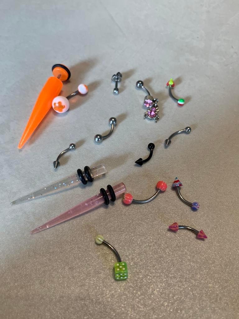 Lot van verschillende piercings (navelpiercing, oorbellen,, Handtassen en Accessoires, Piercings, Ophalen of Verzenden, Zo goed als nieuw