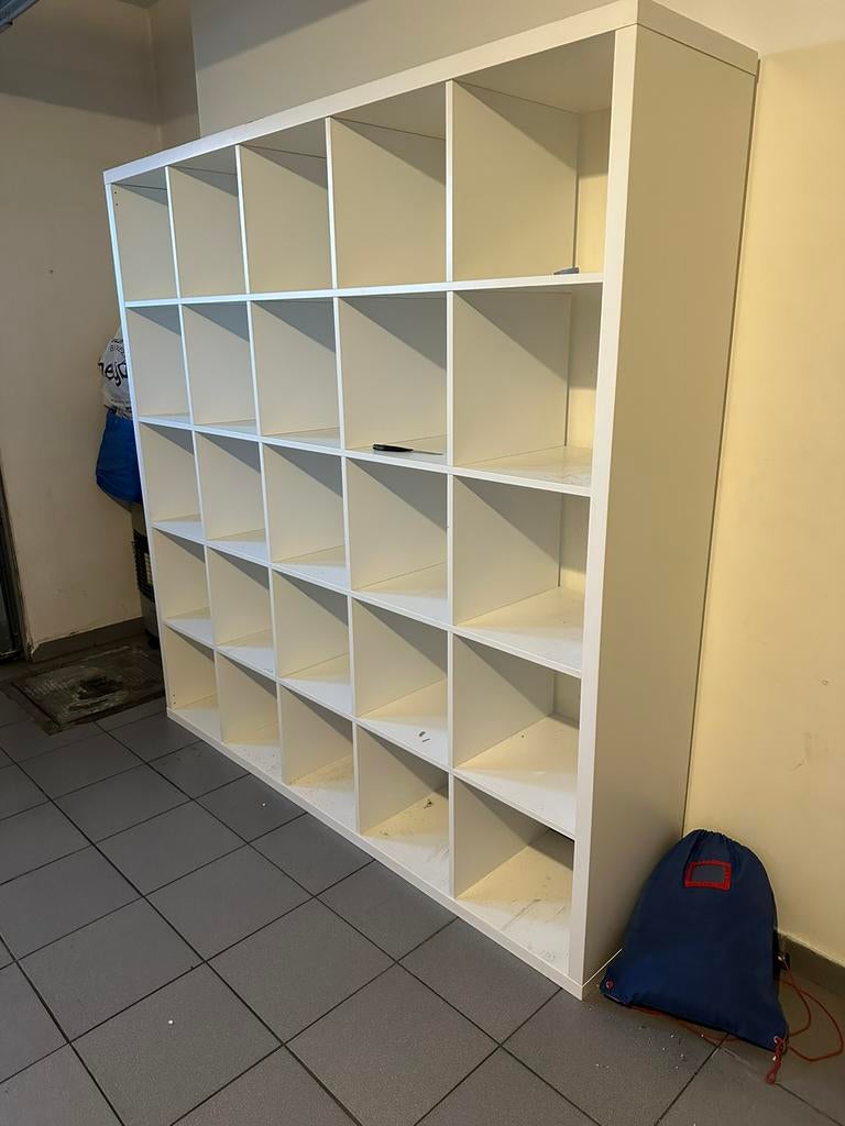 İkea kallax kast, Enlèvement, Utilisé