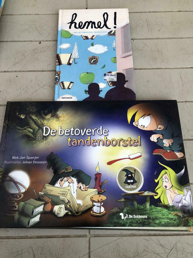 2 kinderboeken, Ophalen, Zo goed als nieuw