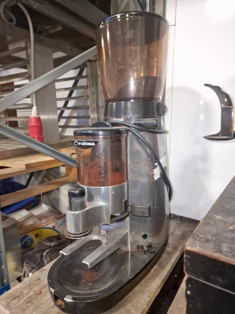 Faema koffiemolen helemaal opgemaakt, Ophalen, Gebruikt, Koffie en Espresso