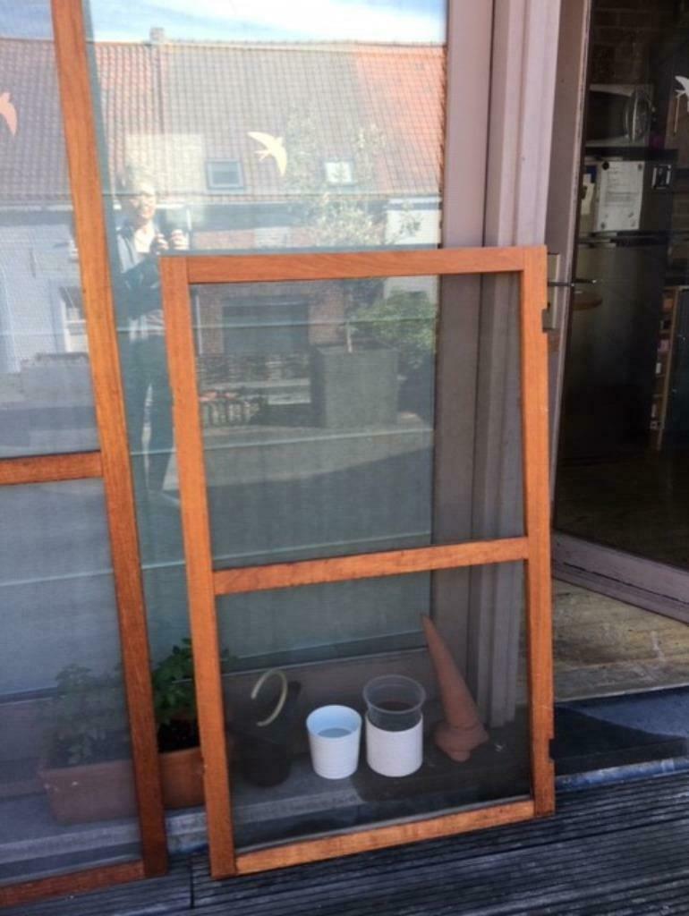 Vliegenraam x 2 hout 20 euro / stuk - verlaagde prijs, Ophalen, Gebruikt, Hout, Overige typen