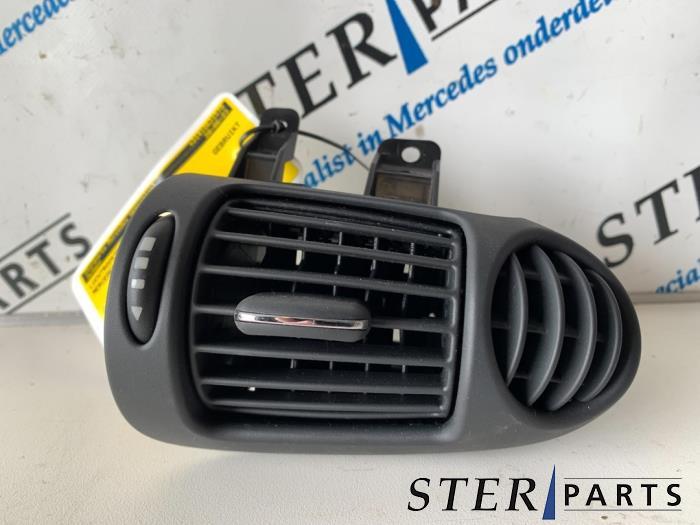 Luchtrooster Dashboard van een Mercedes C-Klasse, Gebruikt, -, Ophalen of Verzenden, -