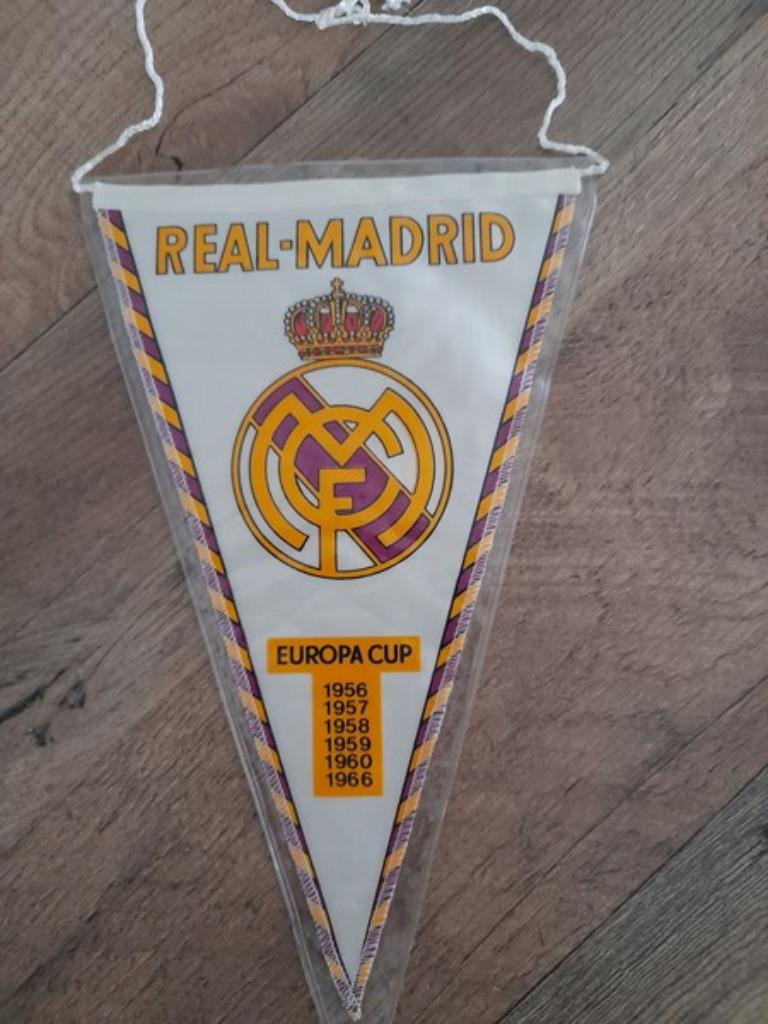fanion Real - Madrid, Enlèvement ou Envoi, Comme neuf, Fanion ou Écharpe