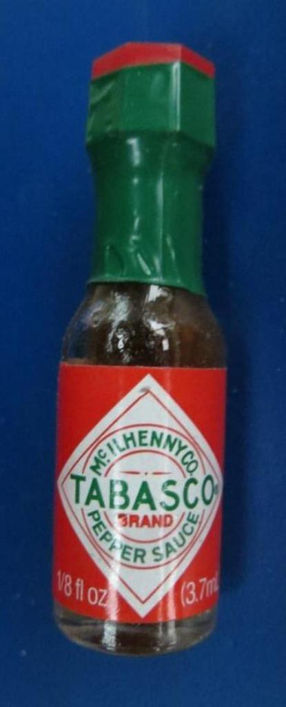 mini flesje tabasco 1 gevuld 1 leeg uit vliegtuig, Ophalen of Verzenden, Nieuw, Overige typen
