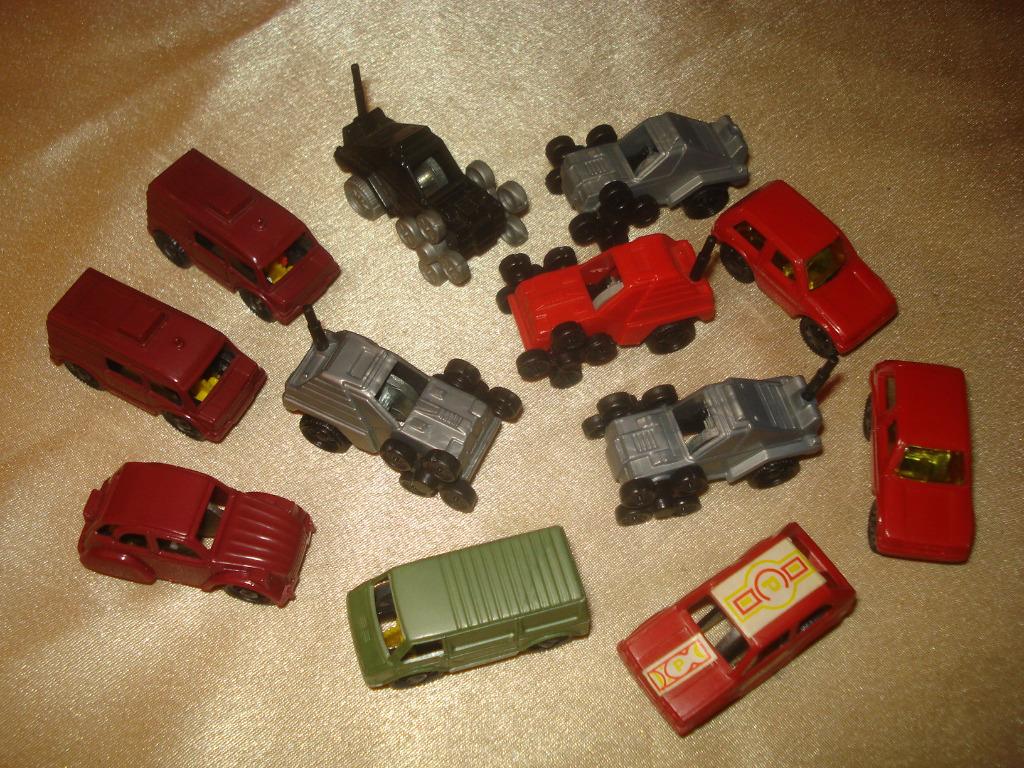 KINDER Lot de 12 Anciens Véhicules à Friction 1984 - 1987, Enlèvement ou Envoi, Comme neuf, Autres types