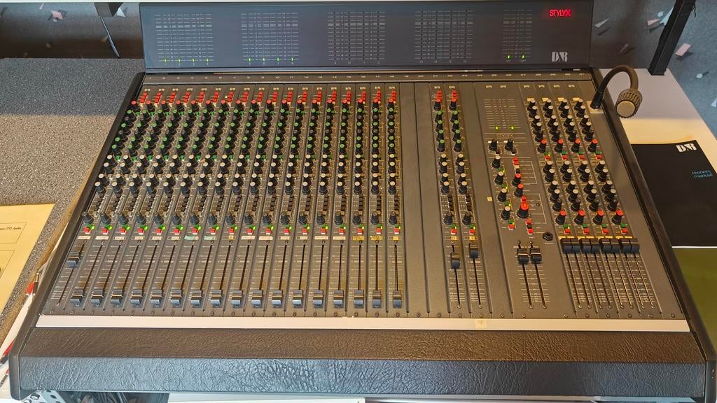 Analoge Mixtafel D&R Stylix   20in / 8uit / 2, Audio, Tv en Foto, Overige Audio, Tv en Foto, Gebruikt, Ophalen