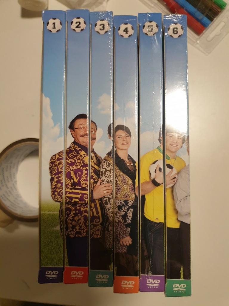 F.C. DE KAMPIOENEN de eerste 6 seizoenen op DVD geseald, Cd's en Dvd's, Ophalen of Verzenden, Zo goed als nieuw