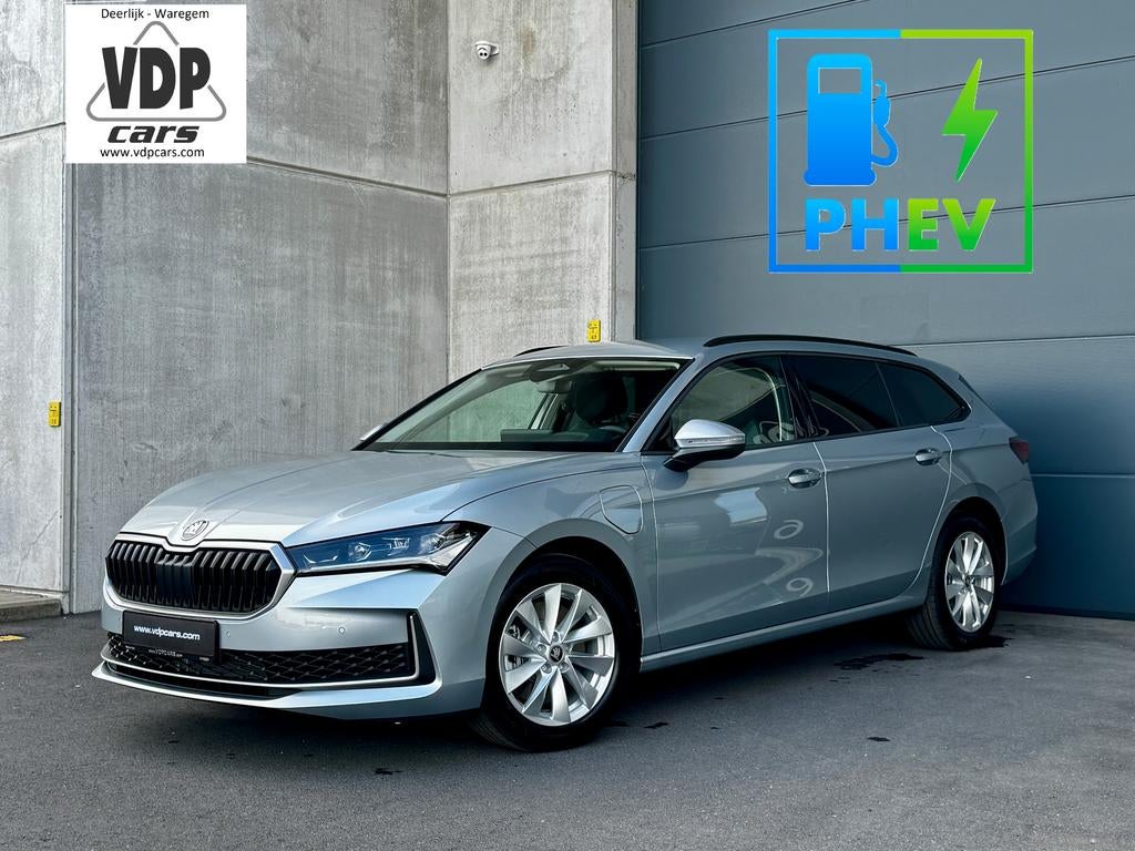 Skoda - Superb Kombi 1.5iV PEHV CORPORATE EDITION AHK, Autos, Skoda, Argent ou Gris, Achat, Euro 6, Entreprise