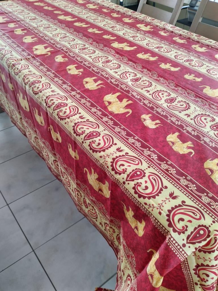 Royaal tafelkleed ,strijkvrij,2,70 m op 1,70 m, Ophalen