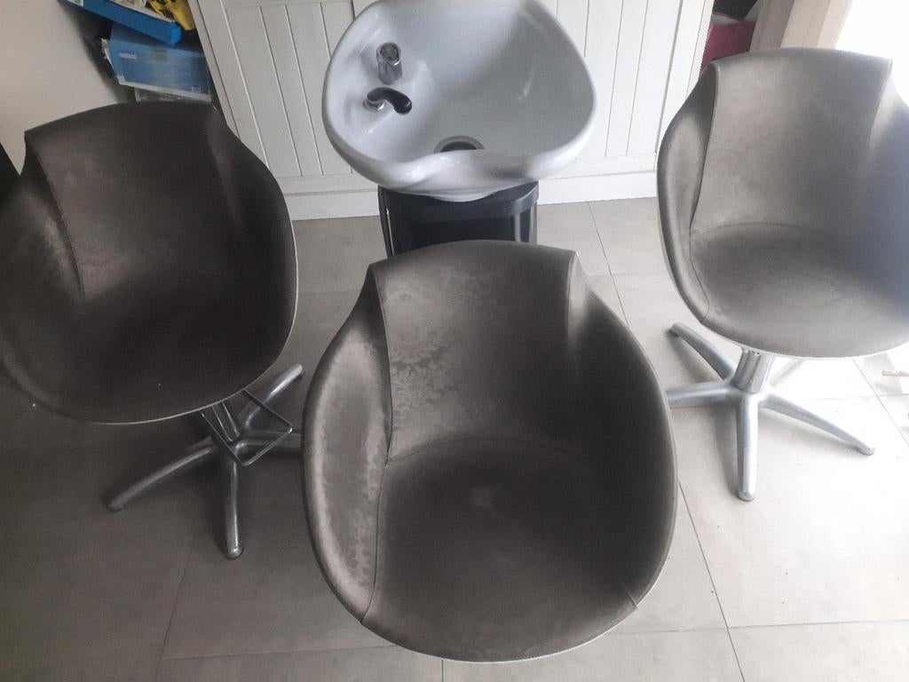 Kapsalon ,stoel met wasbank,2 zetelsstoelen,2 spuegels en to, Zakelijke goederen, Ophalen