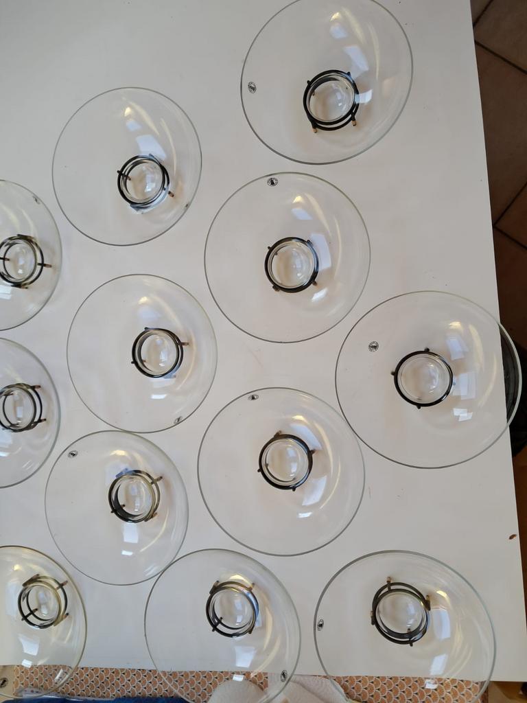 Lot petits plats en verre posés sur pied en fer forgé, Enlèvement, Comme neuf, Verre