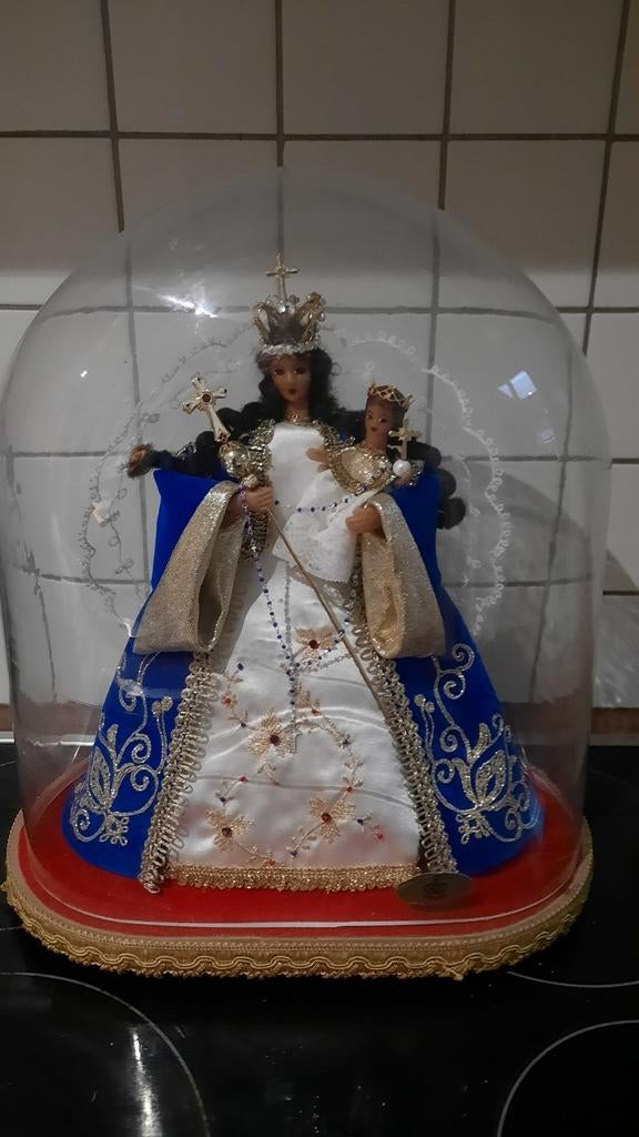 Maria en kind onder stolp . 35 cm x 38 cm , 30 euro ., Ophalen