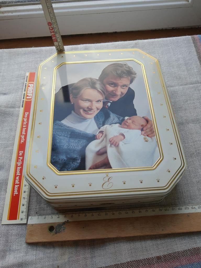 Boîte en métal avec la princesse Elisabeth bébé., Collections, Enlèvement ou Envoi, Comme neuf