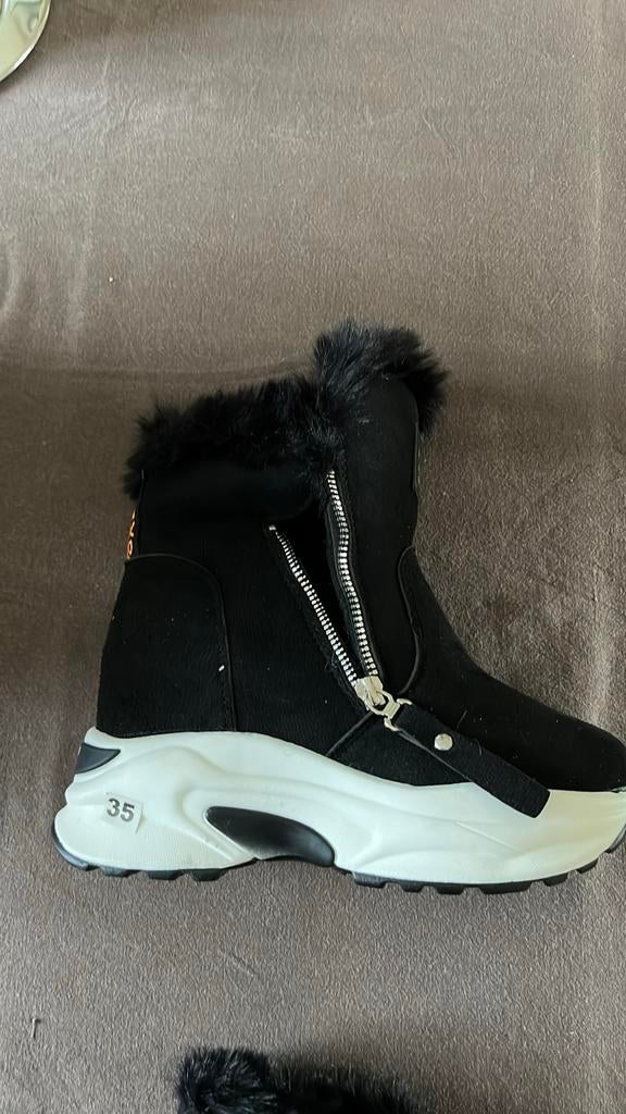 Bottines talon intérieur 35, Neuf, Kiu, Boots et Botinnes, Noir