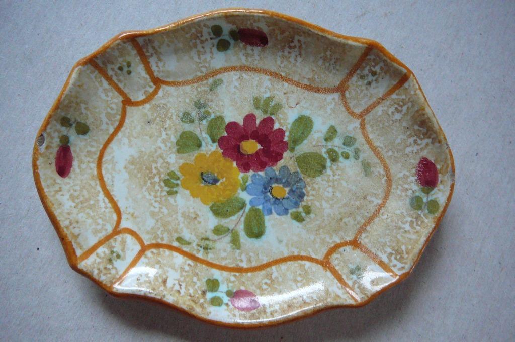 klein schaaltje italiaans, Huis en Inrichting, Keuken | Servies, Overige materialen, Gebruikt, Ophalen of Verzenden, Schaal of Schalen