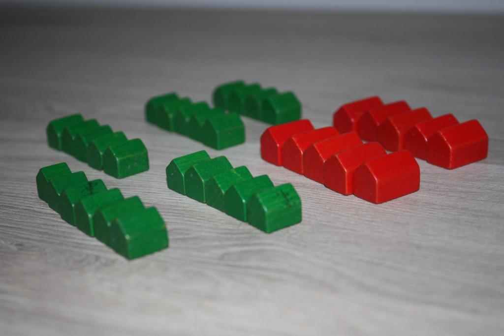 Speelgoed monopoly originele houten 25 huizen en 10 hotels, Ophalen of Verzenden, Zo goed als nieuw, Andere