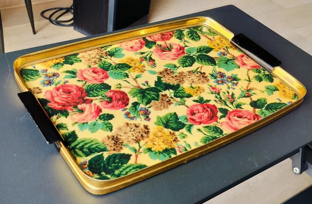 Dienblad / plateau met bloemenmotief, Huis en Inrichting, Woonaccessoires | Dienbladen, Ophalen of Verzenden, Gebruikt, Rechthoekig