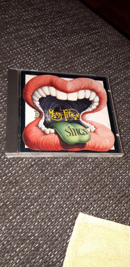 Month Pythons Flying Circus, Ophalen of Verzenden, Zo goed als nieuw