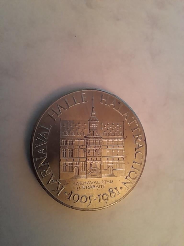 karnaval halle halattraction 1905 1981 medaille 1905 1981, Ophalen of Verzenden