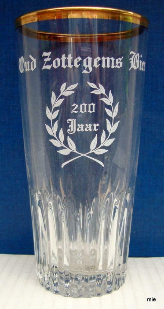 Bier brouwerij glas Zottegems Oud 200jaar Crombé, Ophalen of Verzenden, Zo goed als nieuw, Bierglas