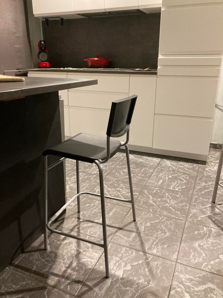 Vaderdag Tip! Kruk met leuning 14€ per stuk, Huis en Inrichting, Barkrukken, Zo goed als nieuw, Metaal, Met voetsteun, Ophalen