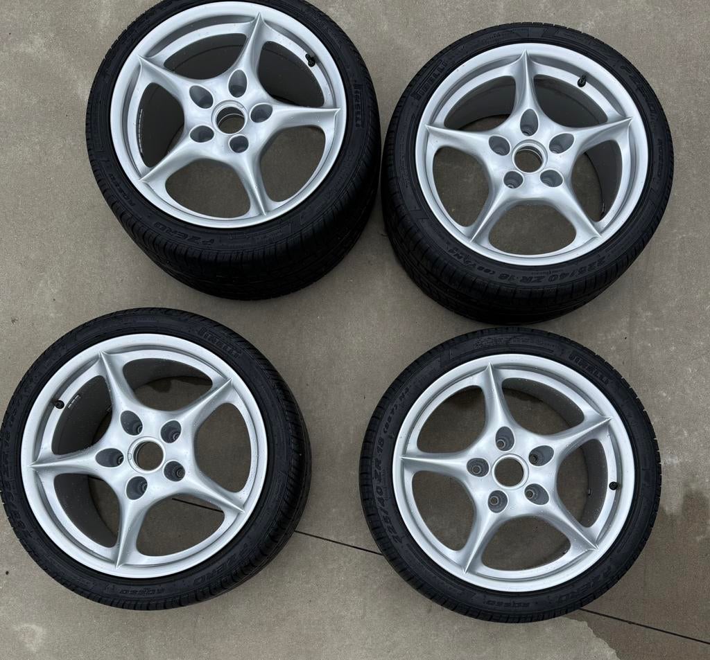 Set MY02 velgen Porsche 993/996/997/986/987 bijna nwe banden, Autos : Pièces & Accessoires, Pneus & Jantes, Pneu(s), 18 pouces
