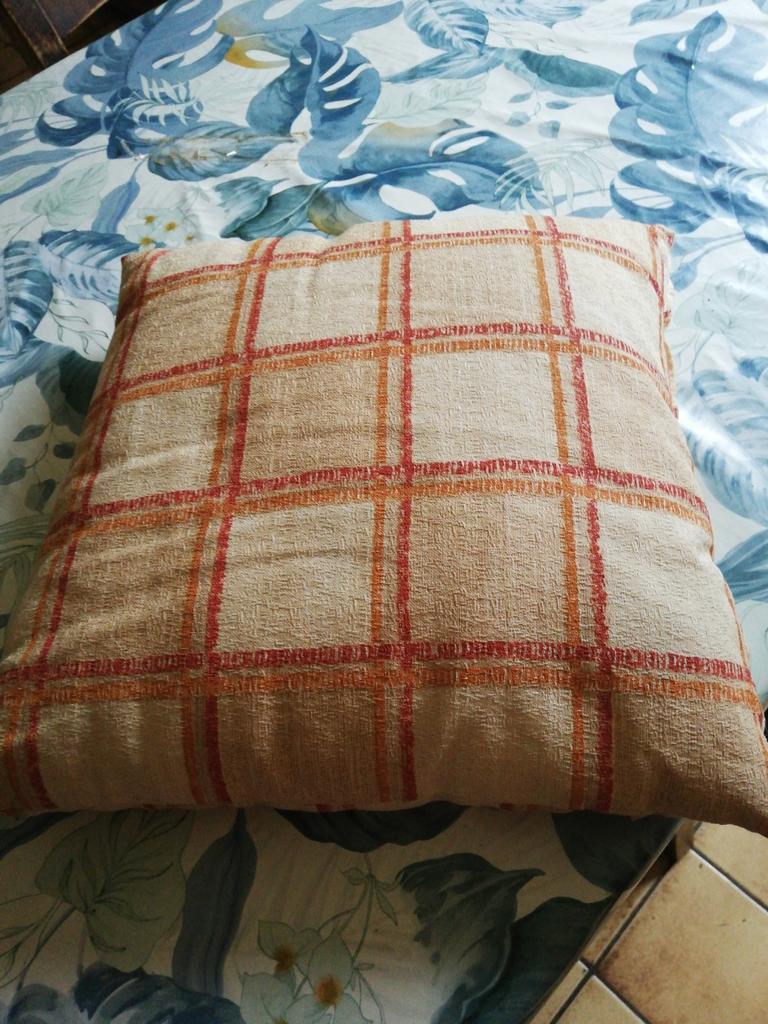 Coussin 40 cm sur 40 cm. Neuf., Enlèvement ou Envoi, Comme neuf