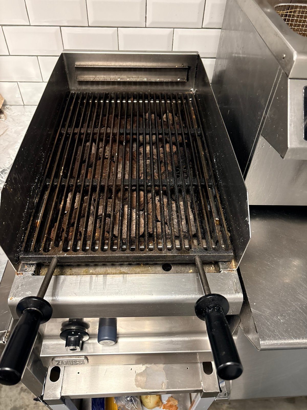 Steengrill horeca, Zakelijke goederen, Ophalen