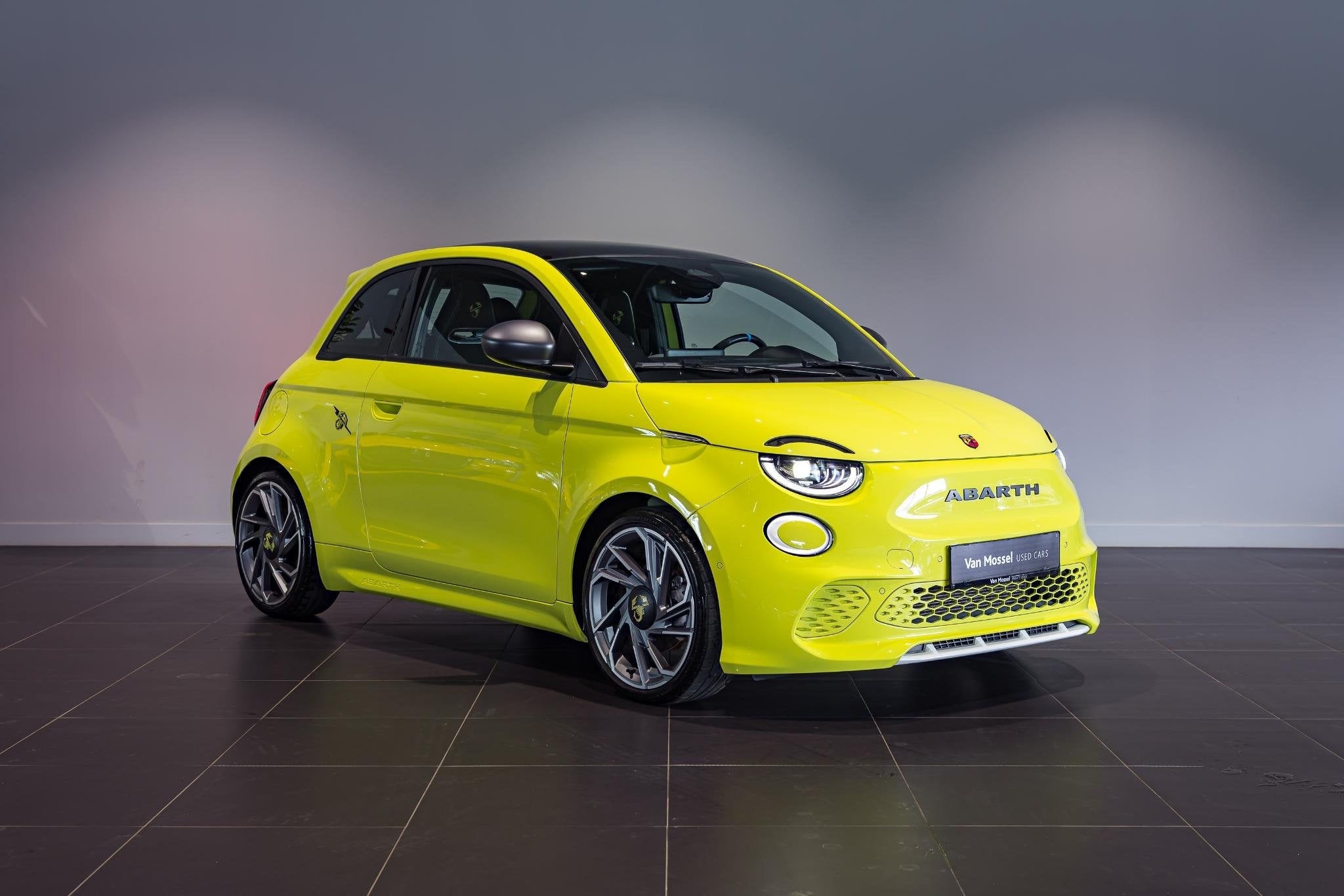 Abarth 500e 42-kWh 114kw Scorpionissima (automatique), Autos, Abarth, Euro 6, Entreprise, Jaune, https://public.car-pass.be/vhr/959462d1-d11d-4574-bb32-bced3f032261