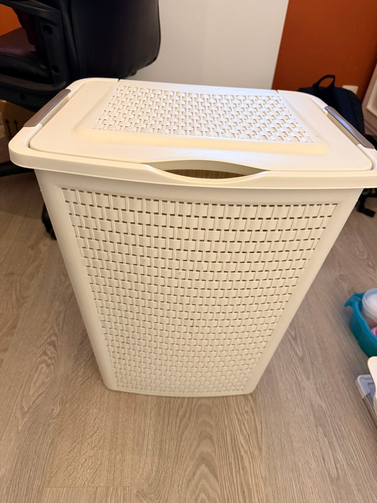 Wasmand in goede staat, Huis en Inrichting, Badkamer | Badtextiel en Accessoires, Ophalen, Zo goed als nieuw