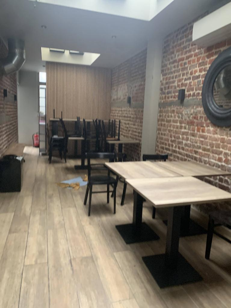 Lot de 12 tables horeca texture bois de chêne, Enlèvement, Utilisé, Mobilier