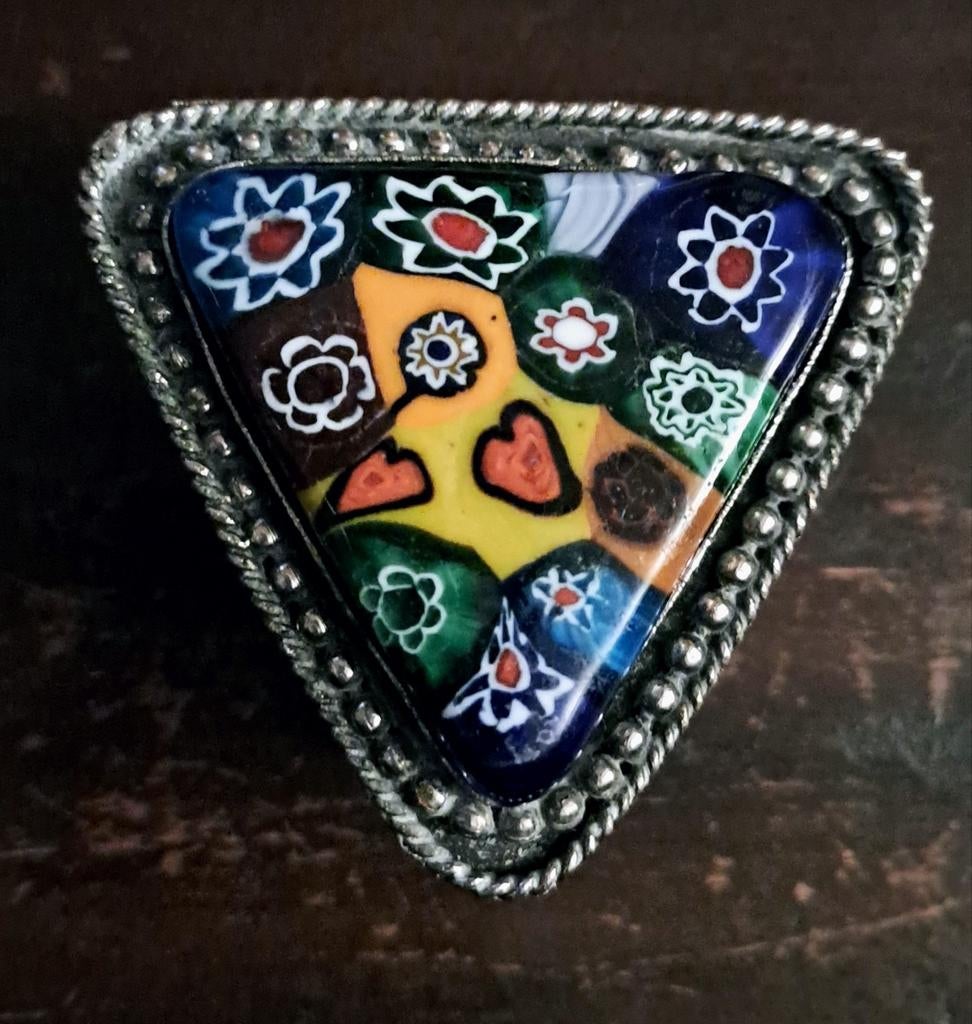 Vintage driehoekig pillendoosje met millefiori-glas, Ophalen