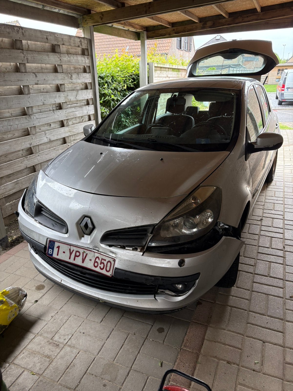 Renault clio, Auto's, Renault, Particulier, Clio, Trekhaak, Diesel, Euro 5, Stadsauto, 5 deurs, Handgeschakeld, Zilver of Grijs