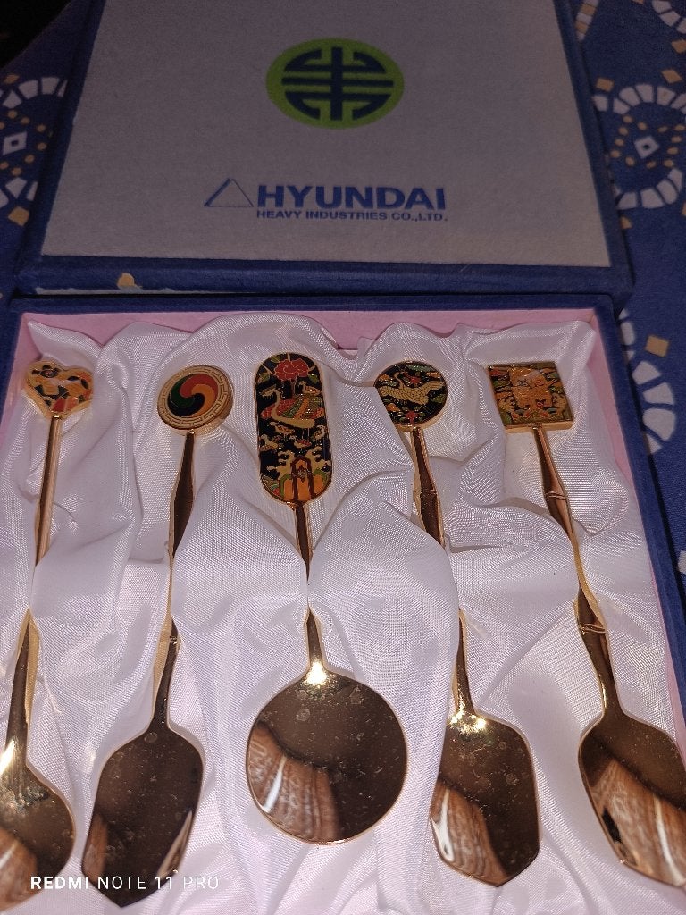 Coffret vintage de 5 cuillères coréennes – Plaqué Or 24K, Antiek en Kunst, Ophalen