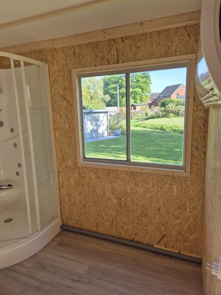 Sanitaire container — Volledig gerestaureerd, Ophalen, Gebruikt
