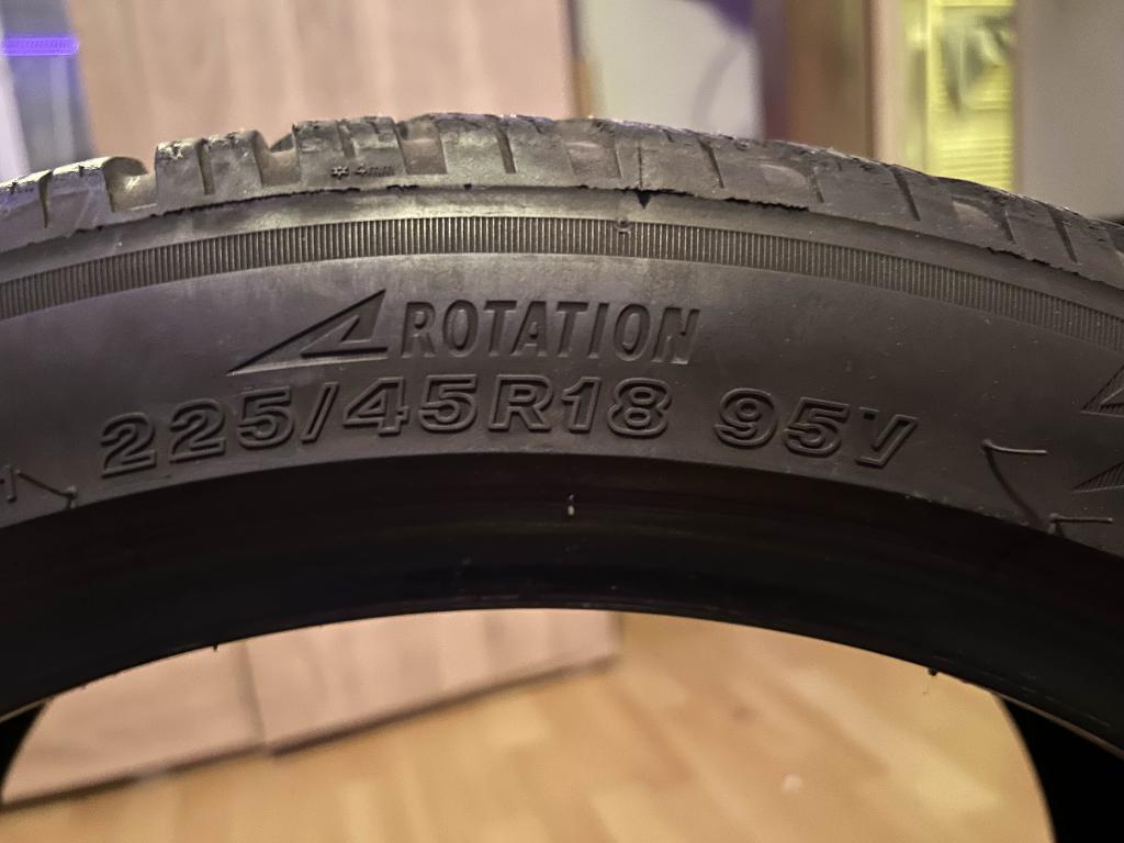 bridgestone winter banden 225/45R18 95v 2x, Pneus hiver, Enlèvement ou Envoi, Utilisé, 225 mm