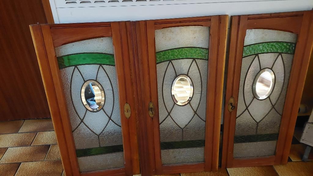 3 portes d'ancien  meuble avec vitraux, Enlèvement