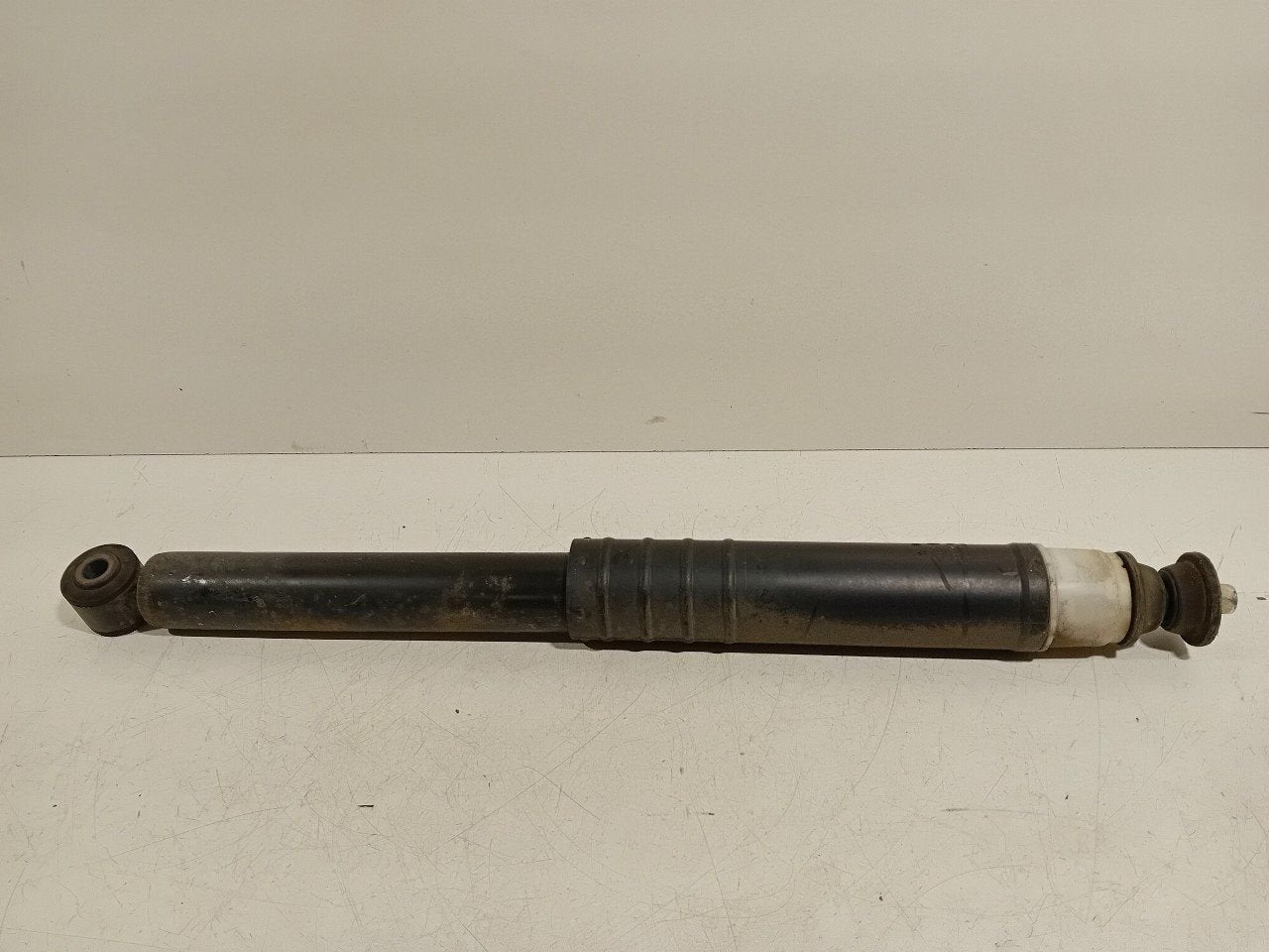 Schokbreker links achter Renault Clio, Onderdelen@venauto.nl, Van der Ven Autorecycling B.V., Gebruikt, Ettenseweg 76, 4706 PB Roosendaal, The Netherlands