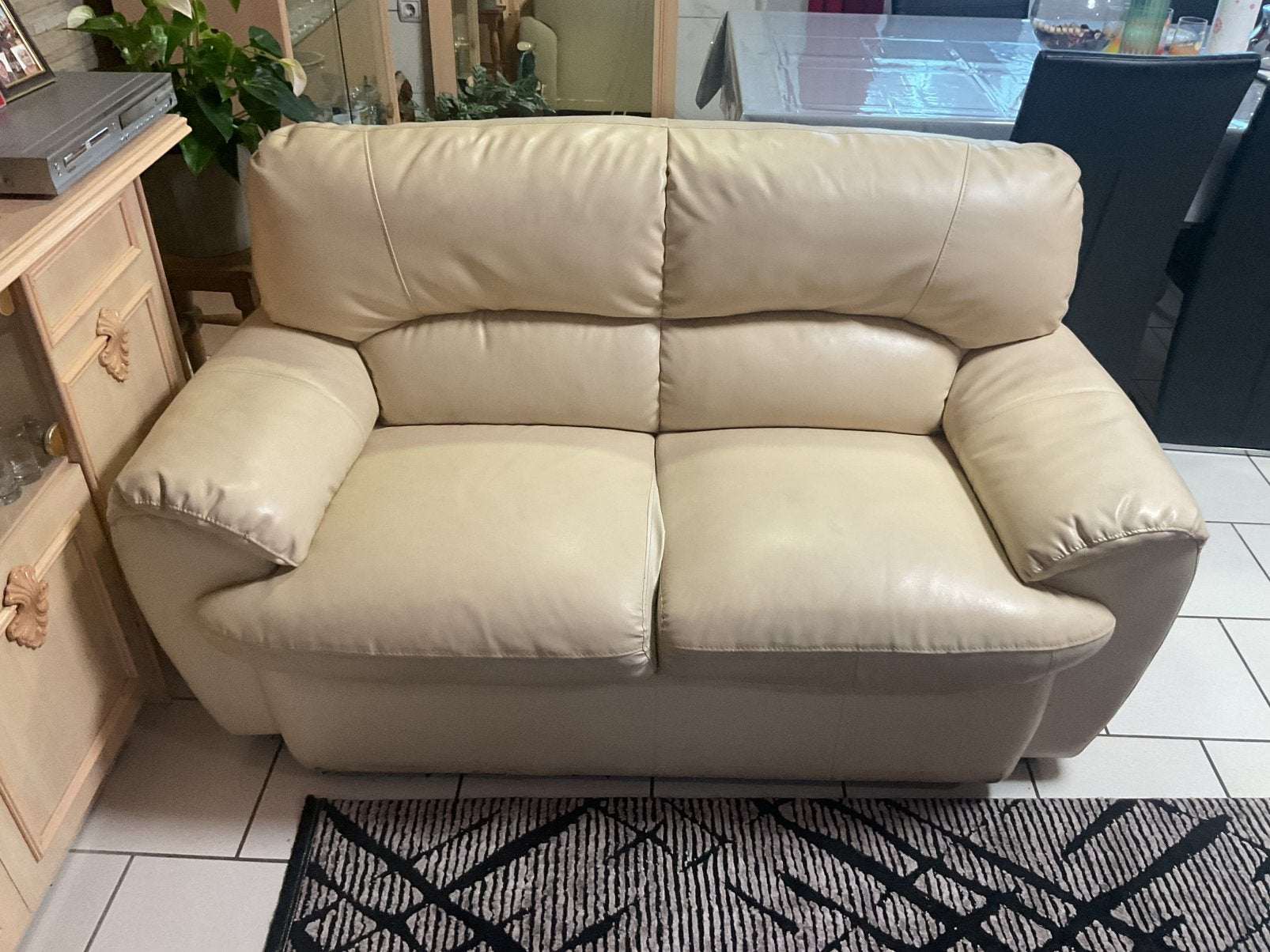 Canapé 2 places en cuir beige, 75 à 100 cm, Comme neuf, Enlèvement, 150 à 200 cm