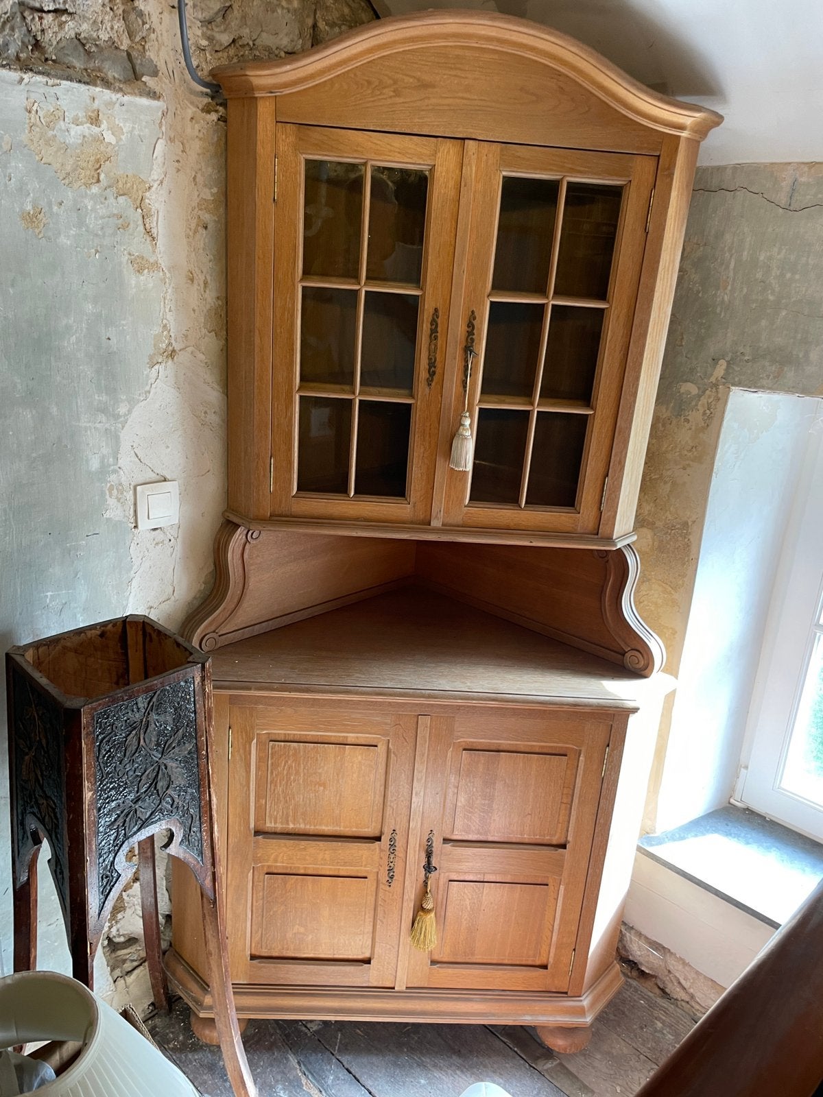 Armoire de coin en chêne. Tres bon etat., Enlèvement, Comme neuf