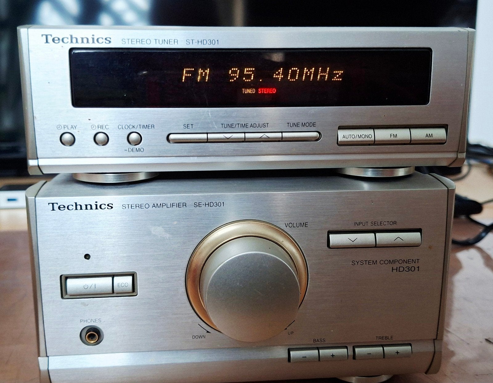 mini chaîne Technics ampli et tuner.
type SE HD 301 et ST HD, TV, Hi-fi & Vidéo, Autres marques, Enlèvement ou Envoi, Micro chaîne