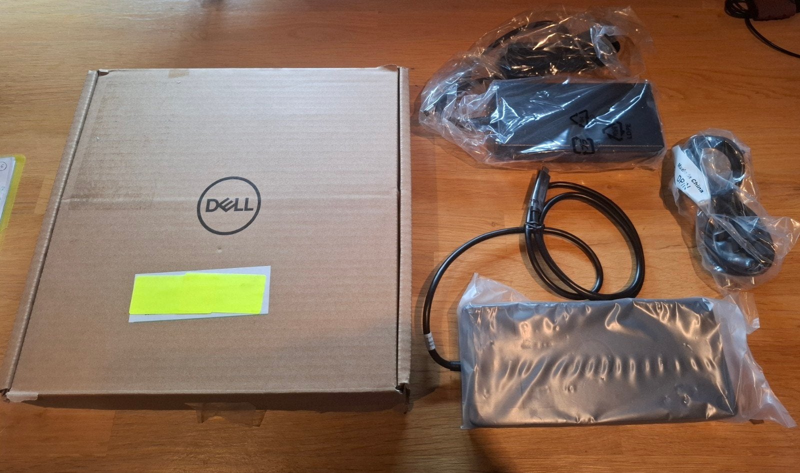 Nouvelle station d'accueil USB-C Dell WD19S180W - nouveau pr, Neuf, Enlèvement ou Envoi, Dell, Station d'accueil