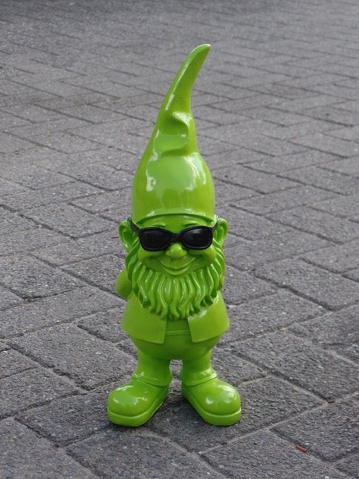 Tuinkabouter groen met zwarte zonnebril, Tuin en Terras, Ophalen of Verzenden, Nieuw, Kunststof, Tuinkabouter