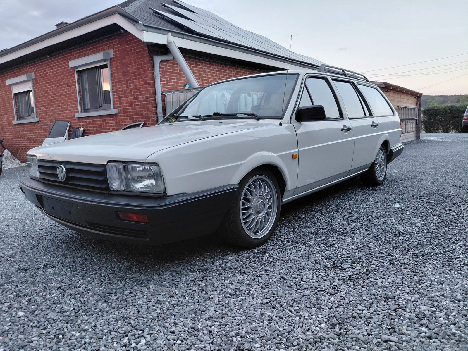 VW passat 32b 1.6d, Voorwielaandrijving, Stof, 4 cilinders, Sportstoelen