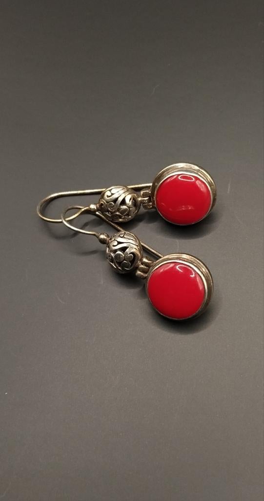 Oorbellen van 925 zilver met natuurlijk rood koraal, Handtassen en Accessoires, Piercings, Gebruikt, Zilver, Oor- of Traguspiercing