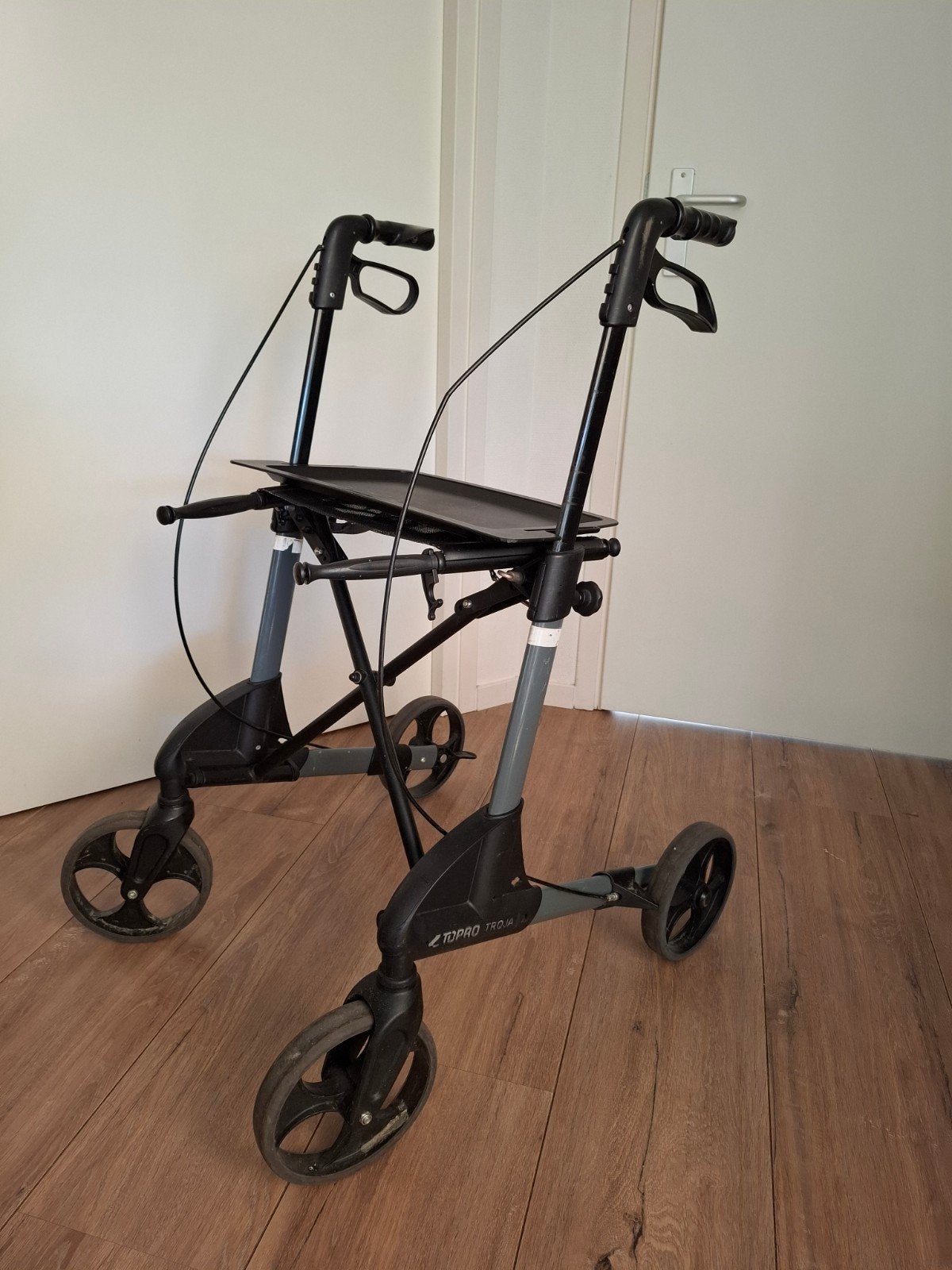 Rollator, lichtgewicht en gemakkelijk opklapbaar, Diversen, Rollators, Ophalen, Lichtgewicht, Gebruikt